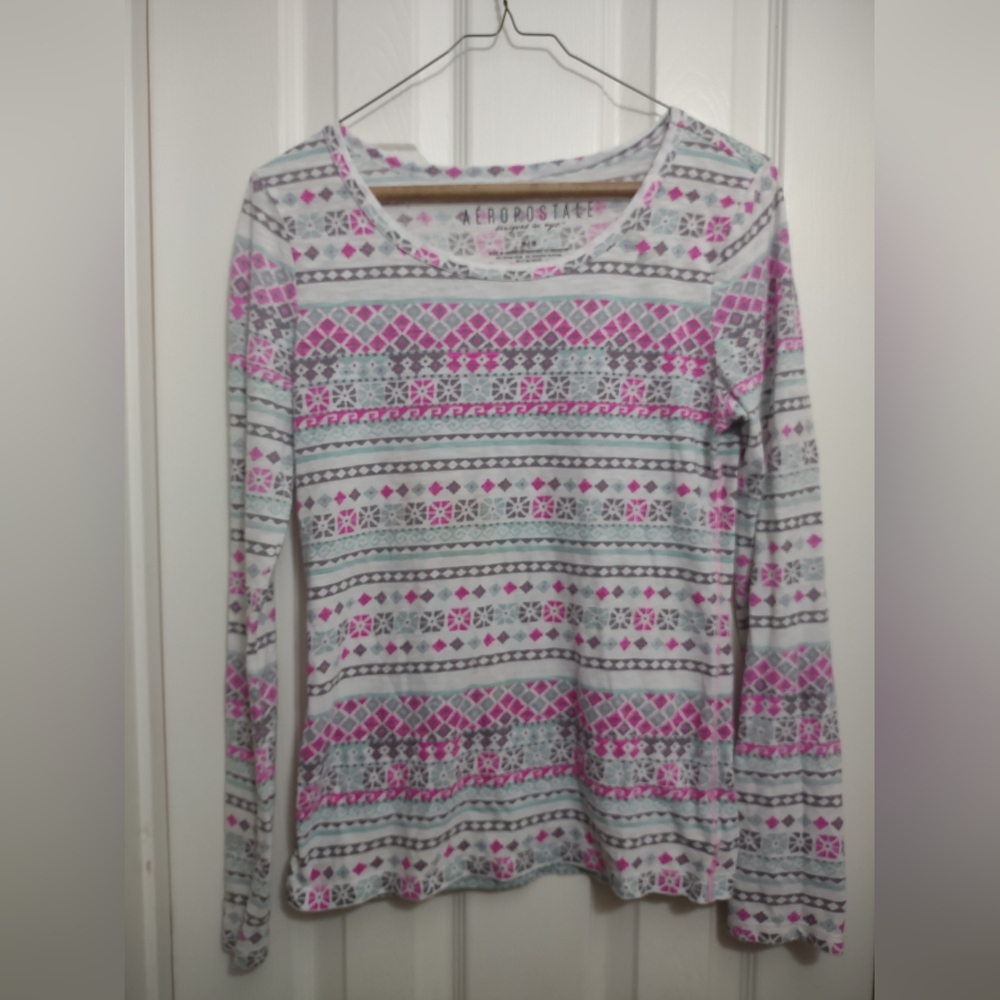 Aeropostale light long sleeve geometric